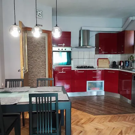 Kimano Apartmans * 扎达尔